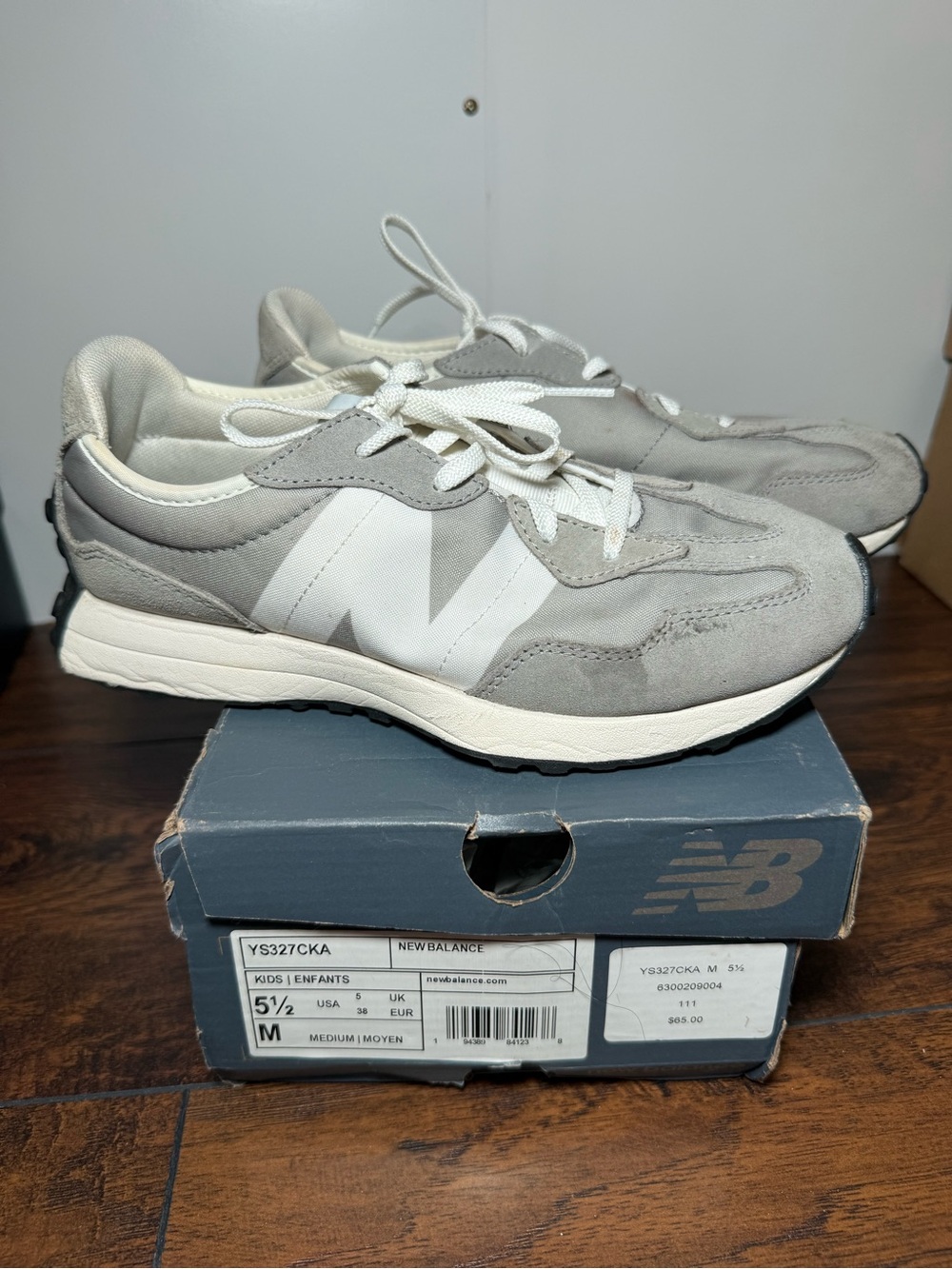 New Balance Men's Gray and White Retro-Style Sneaker